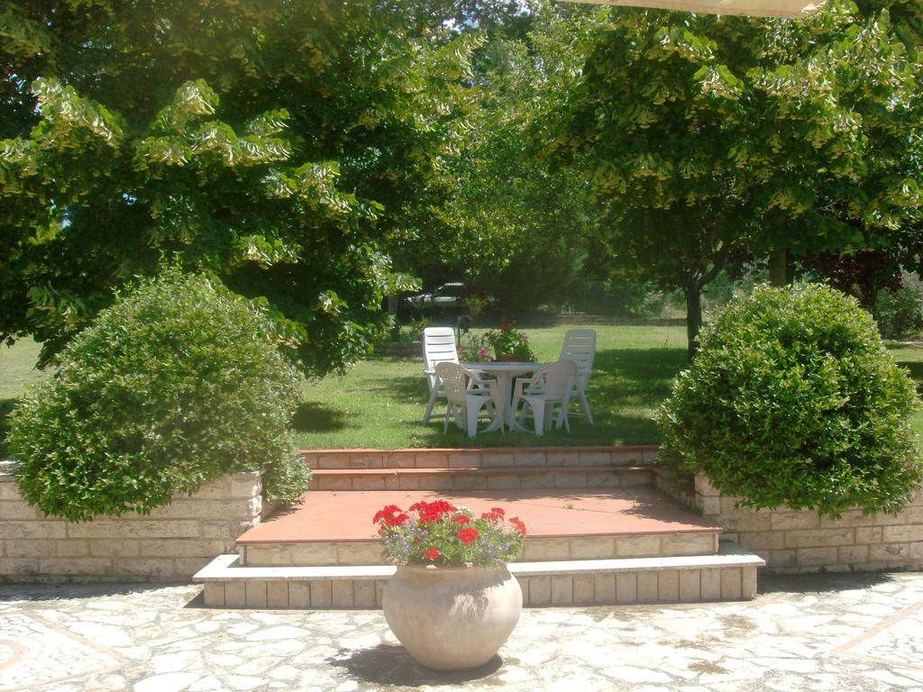 Bed And Breakfast Casale Isorella San Gemini Exteriör bild