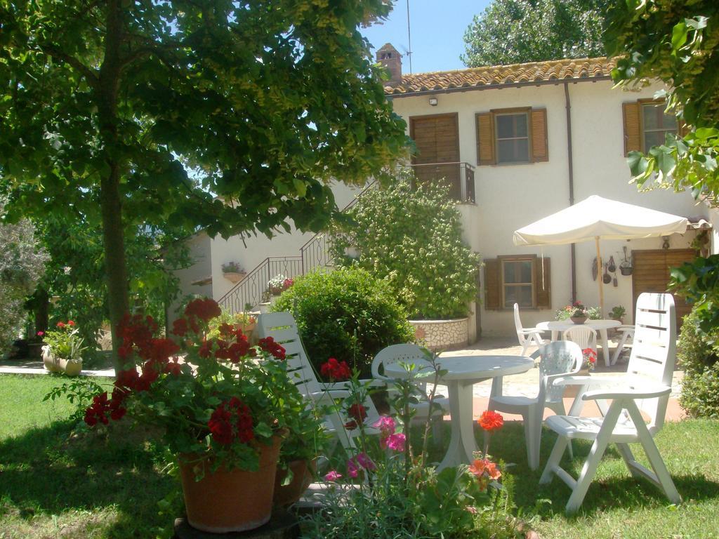 Bed And Breakfast Casale Isorella San Gemini Exteriör bild